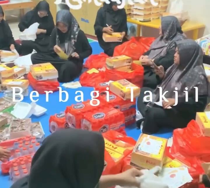 Pembagian Takjil