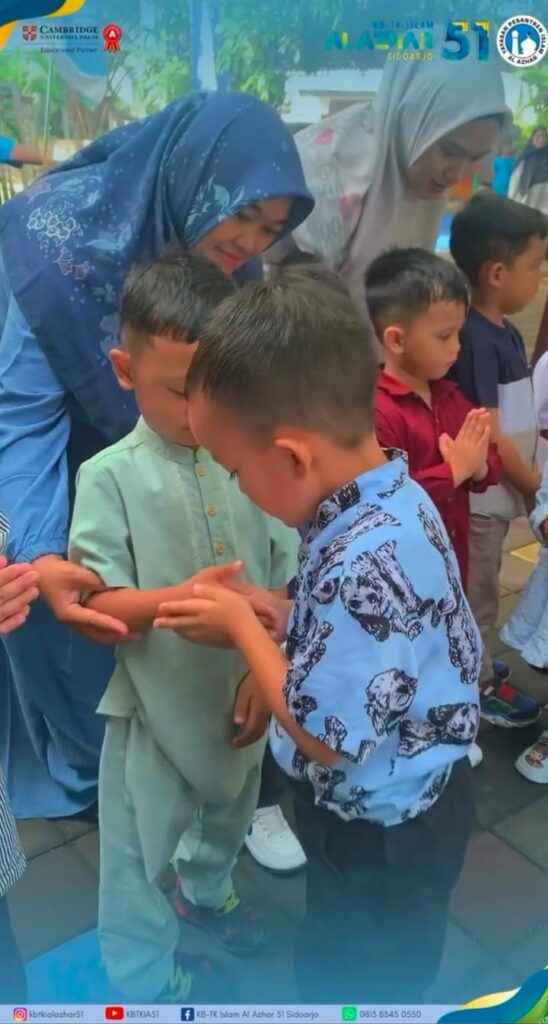 Makna Halal Bihalal untuk Anak: Belajar Meminta Maaf - TK Islam Al Azhar 51 Sidoarjo